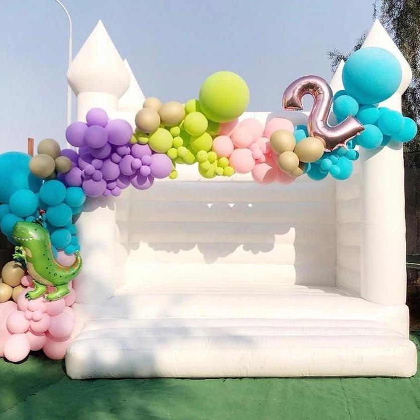 INFLATABLE WHITE BOUNCE HOUSE